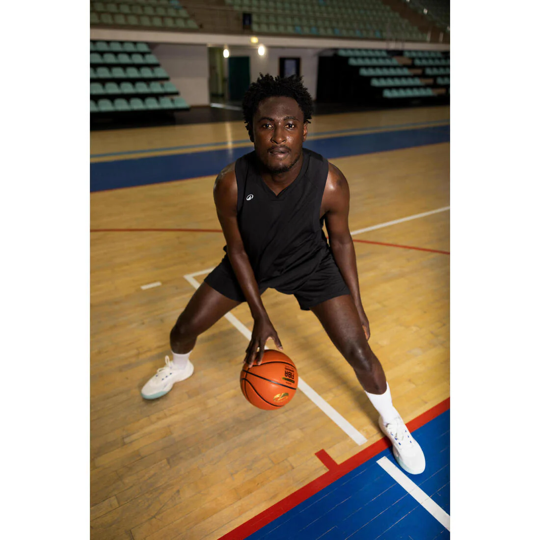BALÓN DE BÁSQUETBOL BT900 TALLA 7Homologado FIBA para niños y adultos - Image 2