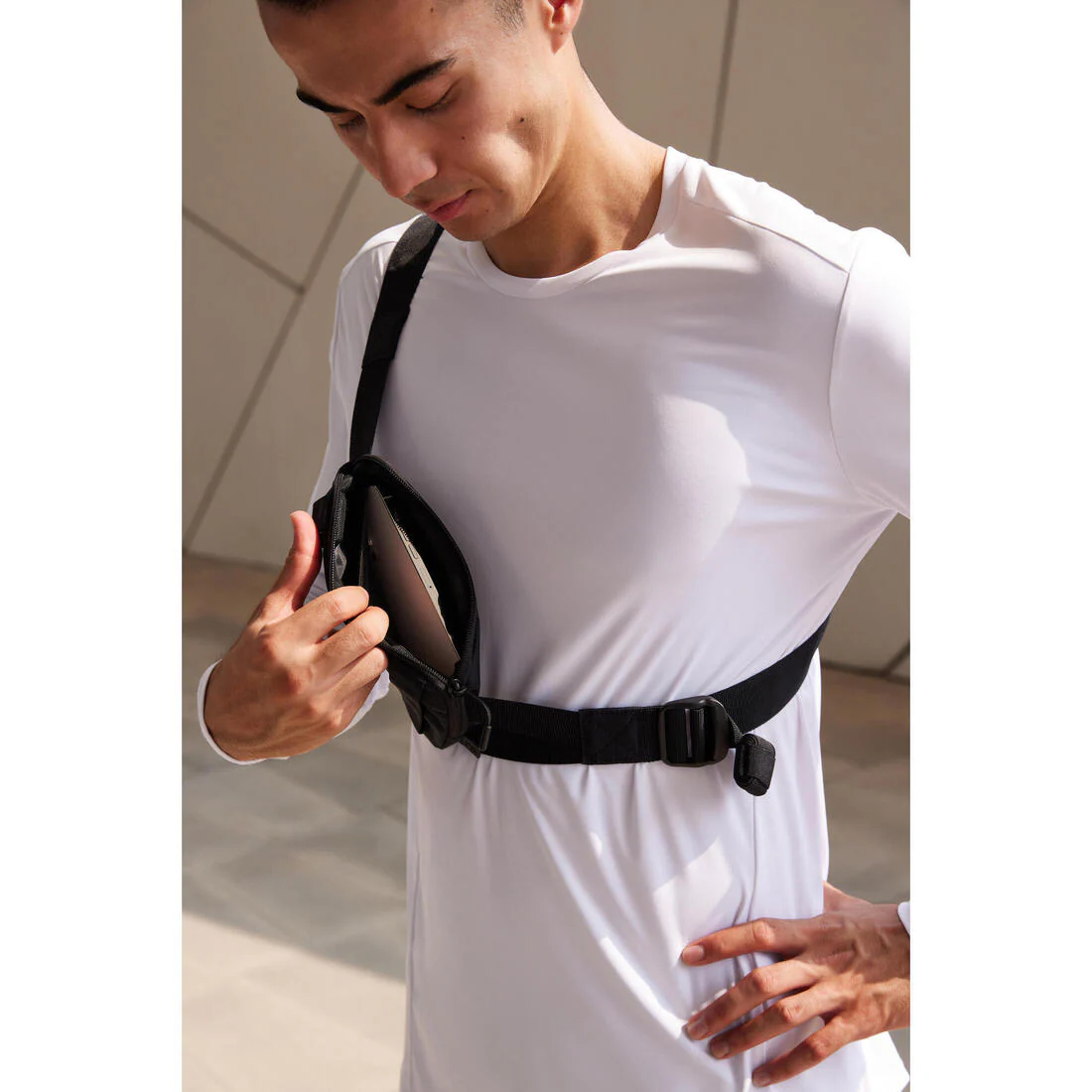 BOLSO DE RUNNING 2 POSICIONES UNISEX- KIPRUN 0,5 L NEGRO - Image 11