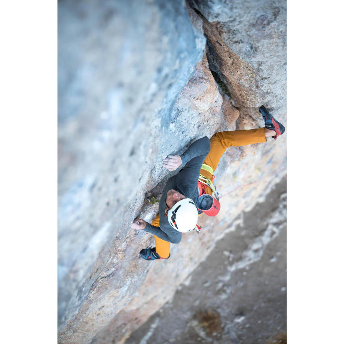 CASCO ESCALADA Y ALPINISMO EDGE BLANCO/ROJO - Image 19