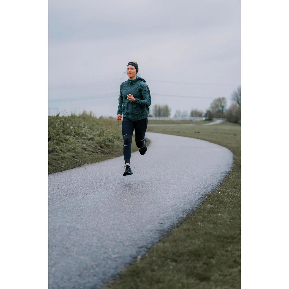Chaqueta cortaviento running Mujer - KIPRUN Run 500 Wind verde - Image 9