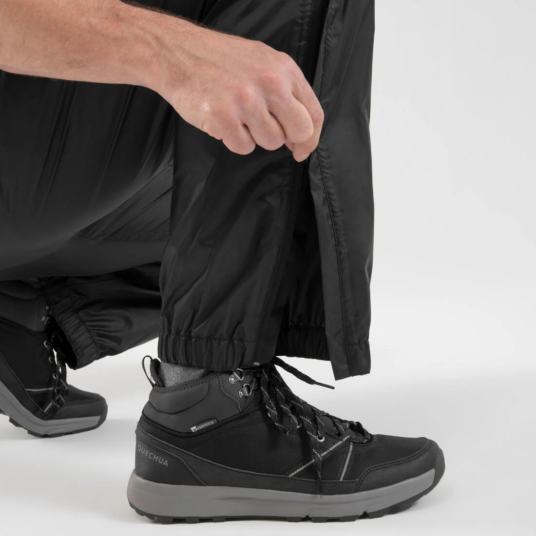 CUBREPANTALÓN DE SENDERISMO HOMBRE NH500 IMPERMEABLE - Image 3